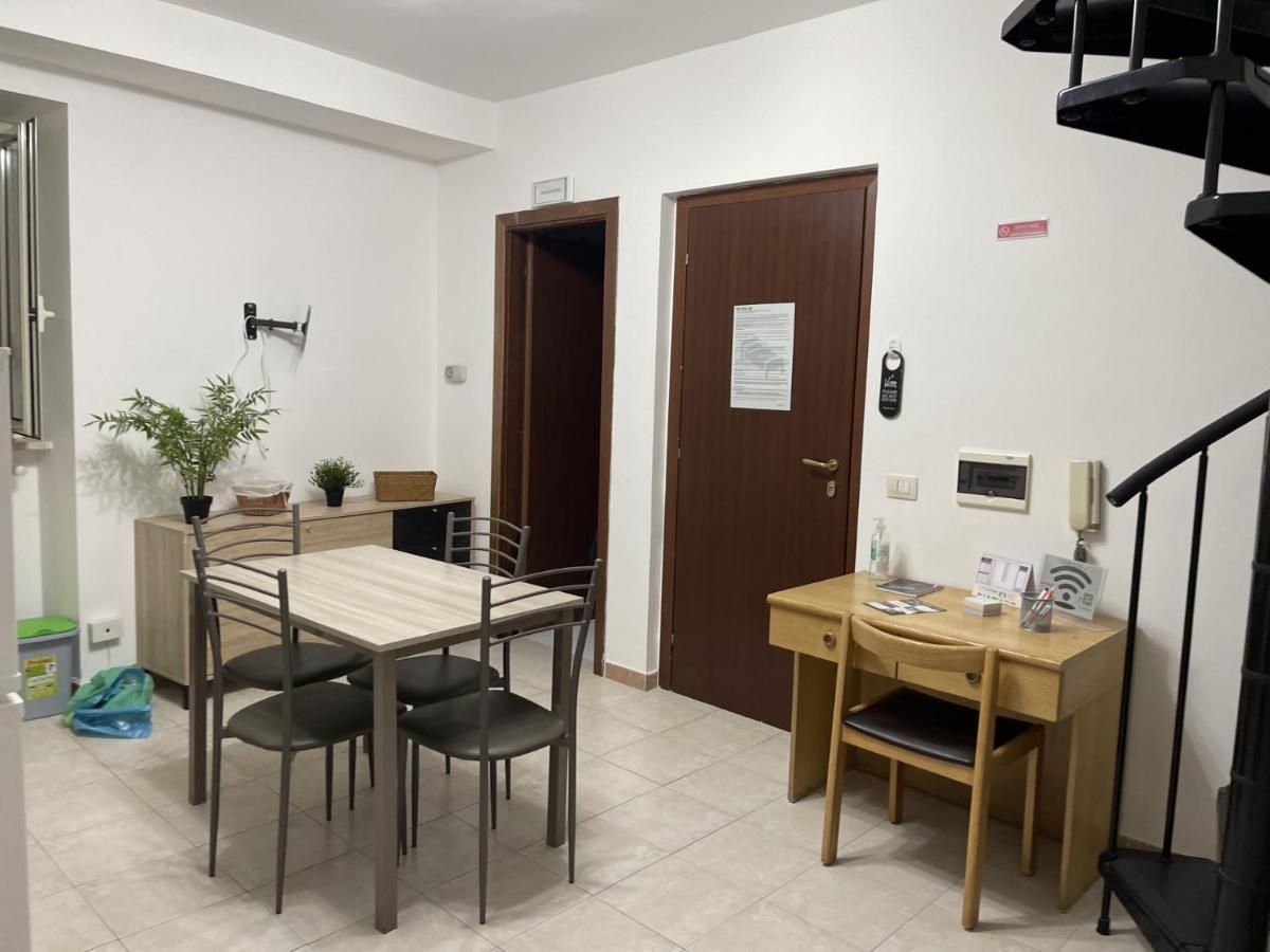 B&B Room Code 2 Frosinone Bagian luar foto