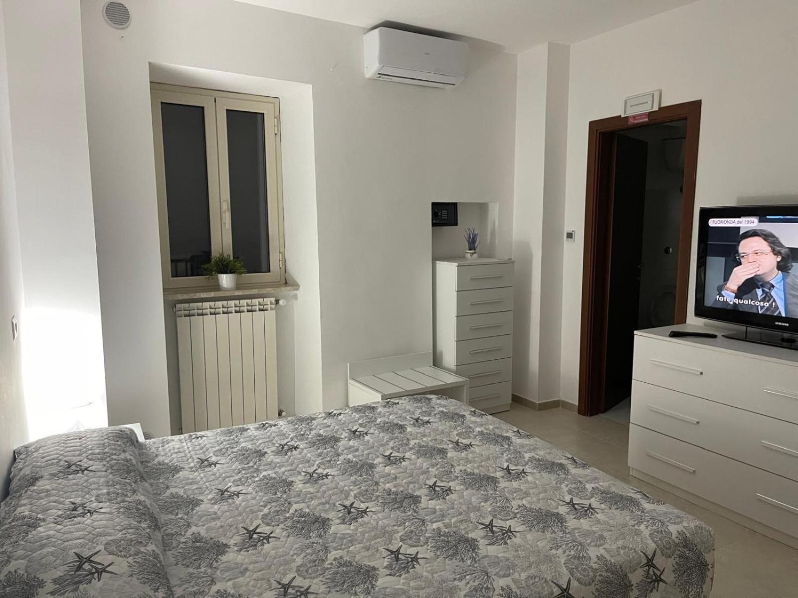 B&B Room Code 2 Frosinone Bagian luar foto